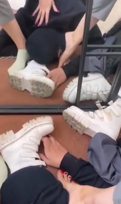 女主短靴棉袜气味羞辱闻舔脚深喉踩头 调教脚奴  JS250901~5BP