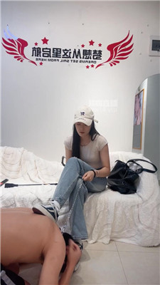 【瑶瑶】素人小妹脏鞋白袜跳踩