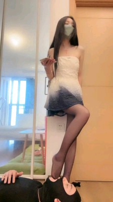 奈奈生】袜子塞嘴全体重踩踏/胯下辱/虐乳