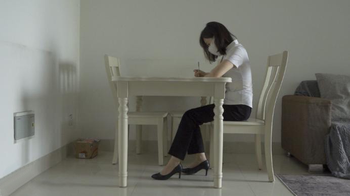 【贝琳】女销售的脚POV商务销售美女臭丝脚羞辱 还不跪下