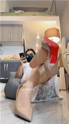 【覆面小妈】白蕾丝连衣裙裸足骚妈妈    251015-9BP