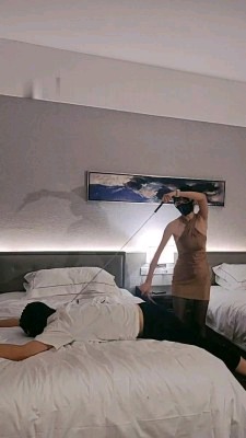 【安安女王】双S-脚底喂食/狗链遛狗/闻棉袜