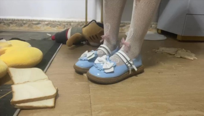 lo鞋踩面包，多语言  JS251029~4BP