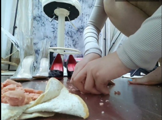 美女透明靴内踩面包，红底高跟踩火腿打包喂你吃  JS251029~6BP