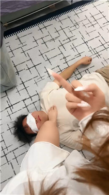 【媛崽】情侣跑过来做奴