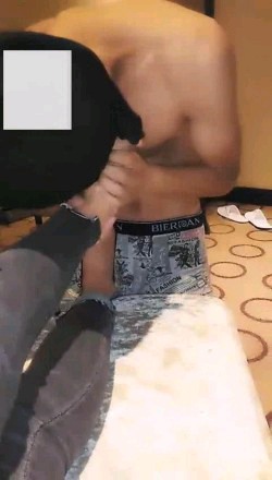 【调教视频】【维亚】狗畜生疯狂舔脚取悦小主