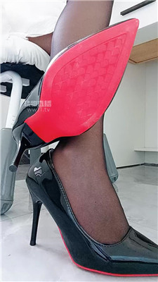 【依甜】伺候主人全家的贱狗    260130-33BP