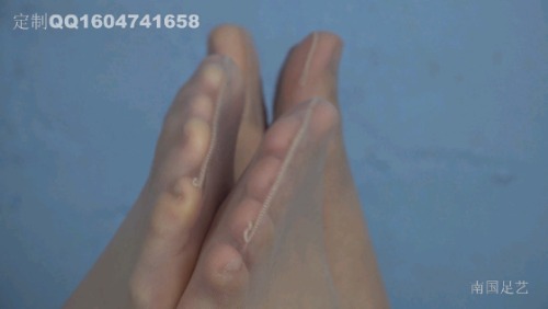 【南国足艺】诗敏和盈盈肉丝比脚秀脚，脚底贴脚底扭动着