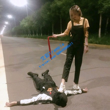 【调教视频】【冰冰女王S】户外踩脸踩踏 重度踢蛋