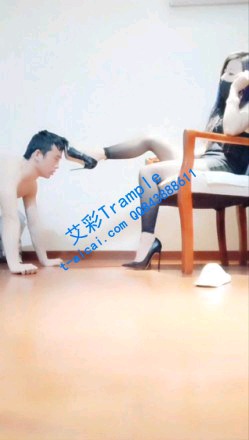 【调教视频】威海琳琳S-地上舔圣水胯下舔口水磕头100